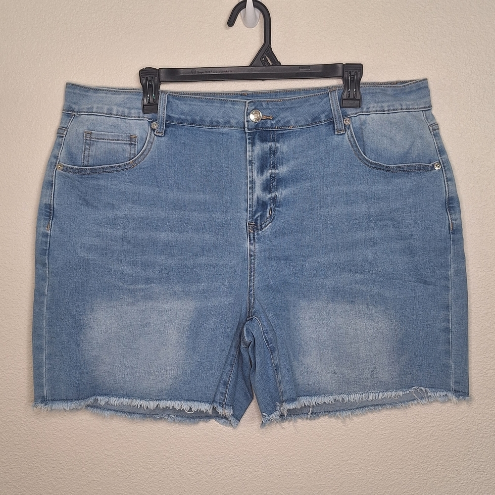 NWOT High Waisted Raw Hem Mid Thigh Cut off Shorts in Blue Size 2XL